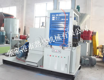 做好板材破碎機的用戶體驗成主要工作